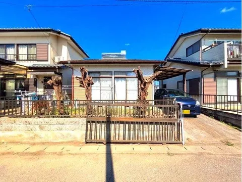 ◆Separate bath and toilet ◆Single-story ◆Flooring ◆Quiet residential area ◆Carport