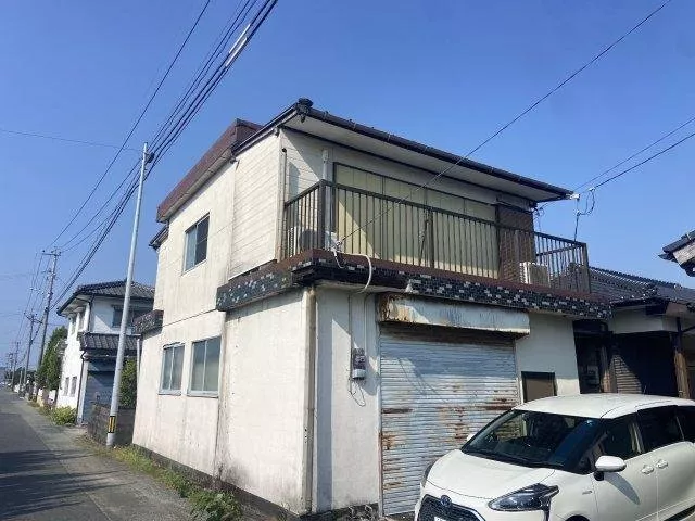 Recommended for families with many members or those who want a barn due to the large number of rooms in this 7LDK in Tamanashi City.
