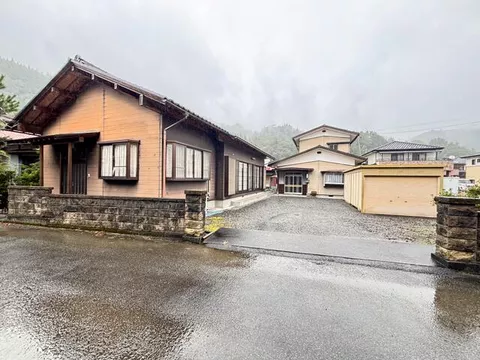 Minobu Town, Nambu District, Umehara (Minobu Station) 2-story building 6DK