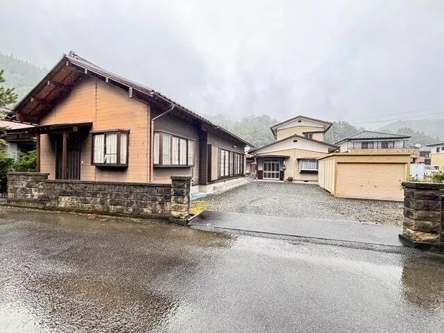Minobu Town, Nambu District, Umehara (Minobu Station) 2-story building 6DK