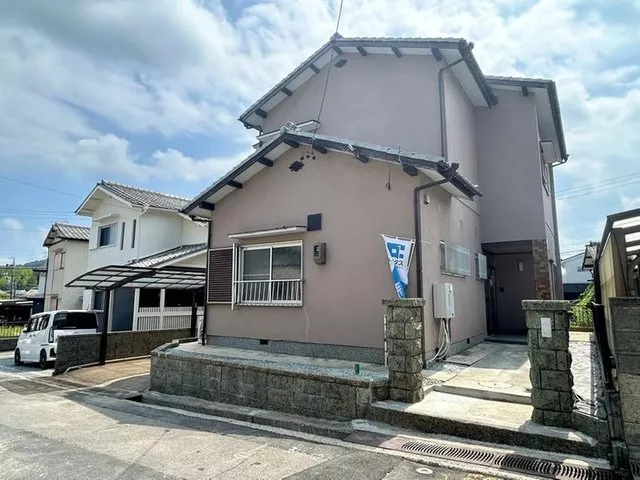 [Open House Scheduled] Interior and exterior renovations planned / Water fixtures replacement / Parking for 2 cars available / Front road width approximately 6m
