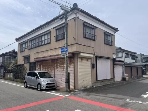 【Corner lot with openness◎】Safe driving with a road over 6m wide! A convenient 10DK close to amenities♪