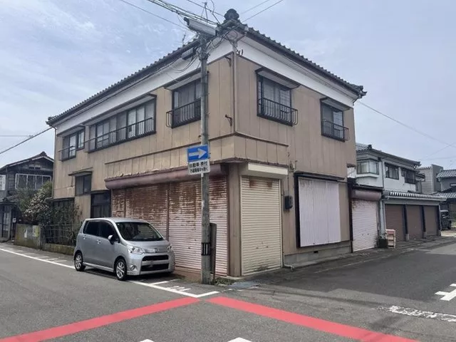 【Corner lot with openness◎】Safe driving with a road over 6m wide! A convenient 10DK close to amenities♪