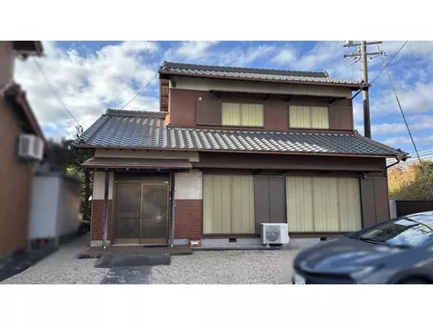 Plenty of storage! 4LDK! Good access to the Mie Kawagoe IC!