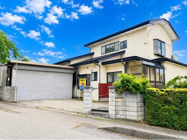 ■ Approximately 119 tsubo of land! Spacious 4LDK two-story house