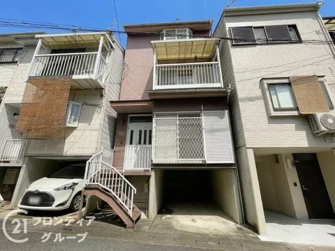 [Reform in September of the 8th year of Reiwa + Immediate reservation available!] ■ 3-story building with a garage to protect your beloved car
