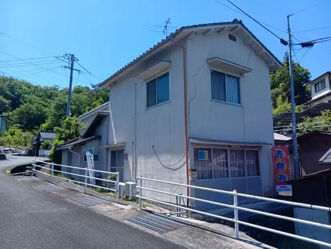 Tsuyama City, Yokoyama (Tsuyama Station) Single-story building 7DK