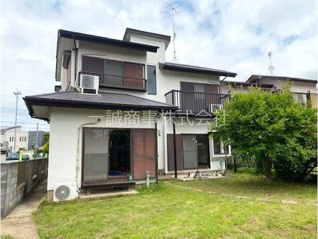 Bright and well-ventilated 3LDK house with all rooms facing south and two-sided lighting