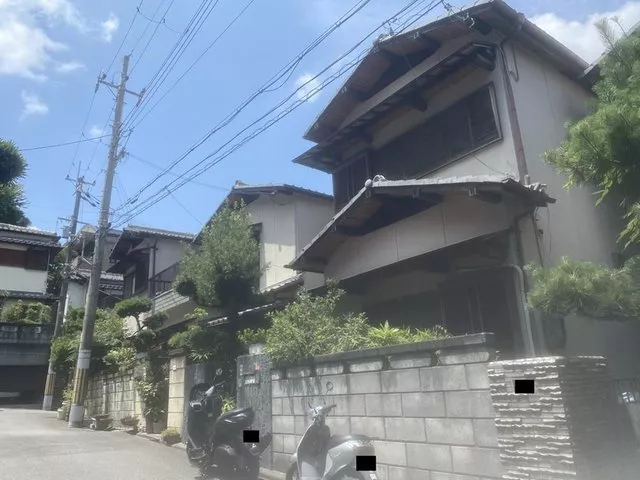 Located about a 4-minute walk from the station front redevelopment of Kozenji Station. Elegant Japanese-style architecture.