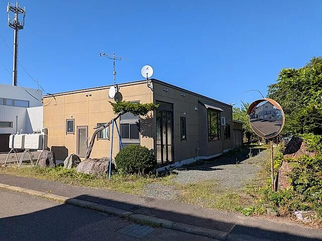 Used single-family home, JR Sekihoku Main Line, Kitami Station, 20 minutes on foot
