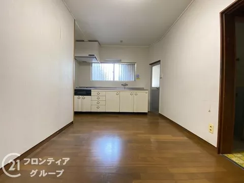 【3 minutes by bus from JR Tarumi Station + immediate guidance available!】 Plenty of living facilities within walking distance!