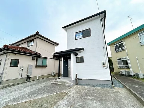 Used single-family home in Sakata City, 2-chome Hamada, house