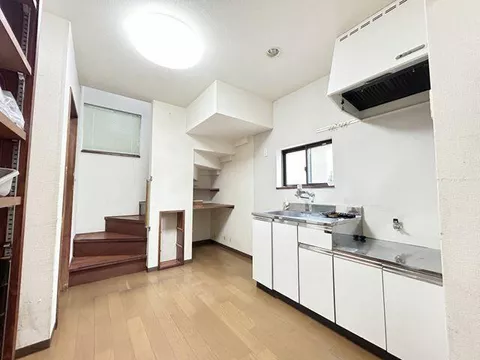 19 minutes on foot from Seibu Haijima Line "Musashi-Sunagawa" Station