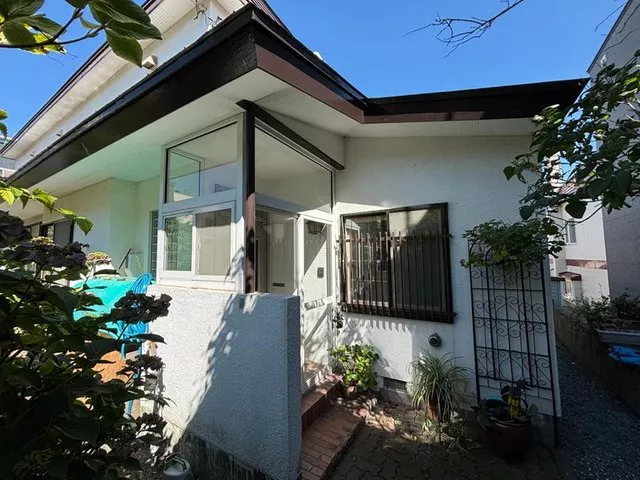 13 minutes on foot from JR "Inazumi Park" Station