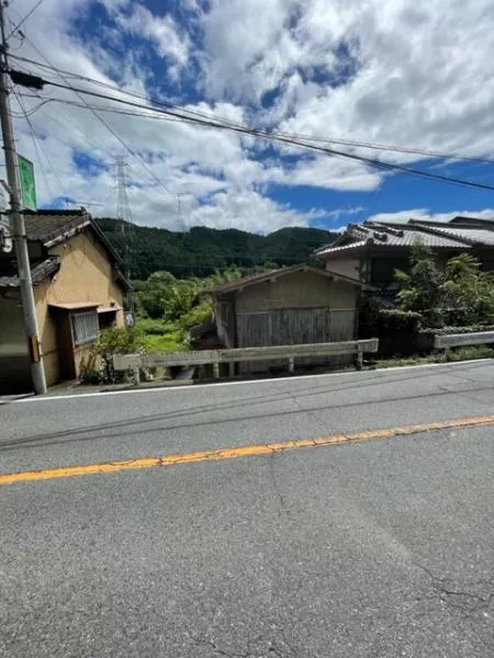 Ooaza-Shinno, Oyodo-cho, Yoshino-gun (Rokuda Sta.) Single story house, 4DK

1,980,000 yen