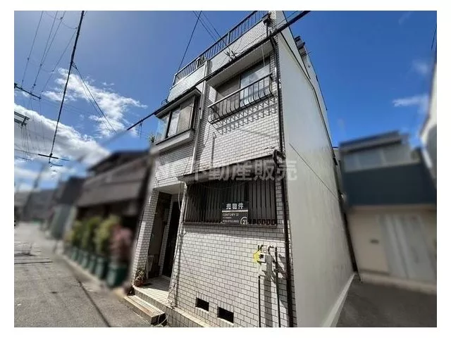 With three Japanese-style rooms and a walk-in closet, this spacious layout brings your family's ideals to life!