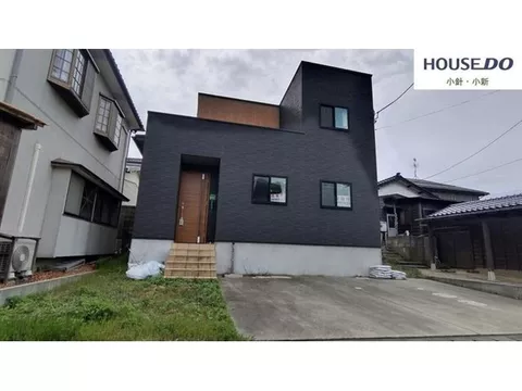 Available for viewing.......Only 9 years old, large yard, 3 parking spaces! All-electric...