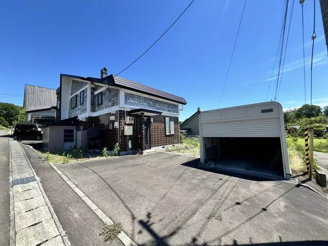 ■Our company's seller property■■ A 5LDK house located in a quiet residential area■