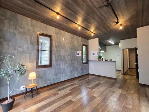 Compact yet each room is over 6 tatami mats in size, allowing for one room per person.