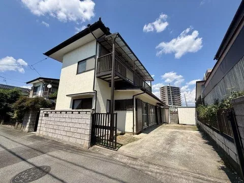 A south-facing 4DK that has been renovated and is comfortable to live in. Located in a quiet residential area with good sunlight. - Image 1