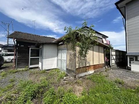 Single-story 3K, parking for 2 cars, a spacious home with connected Japanese-style rooms - Image 2