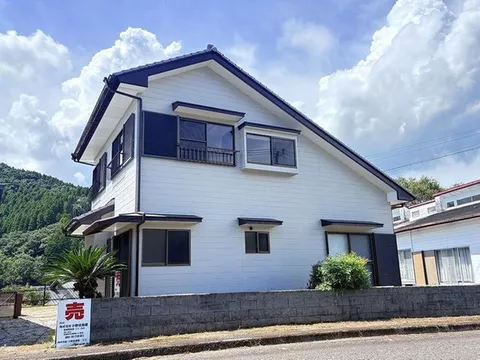 A spacious 5LDK home where you can feel nature. - Image 1