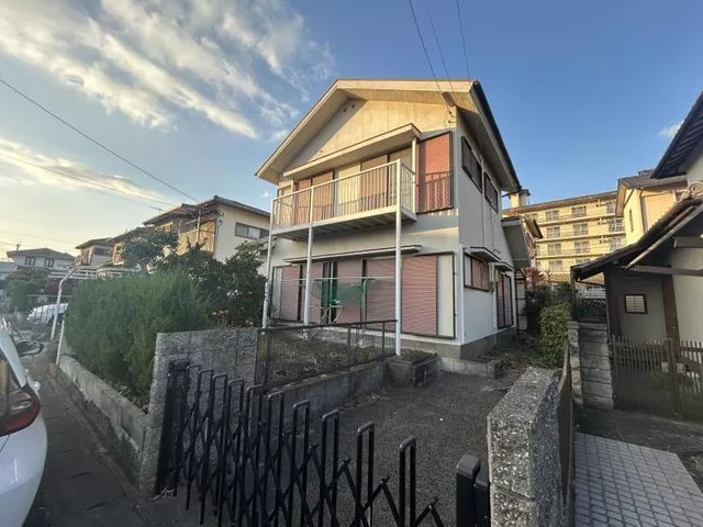 Approximately 550m to Yufugawa Elementary School, about 1500m to Aeon Hasama store, and more.