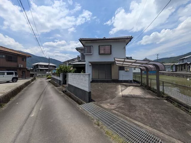 Miyoshi-gun, Higashi-Miyoshi Town, Ashida (Awa-Kamo Station) 2-story building 6LDK