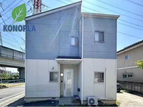 A house available for around 30,000 yen per month, master bedroom 13 tatami mats, a safe living environment, WIC.