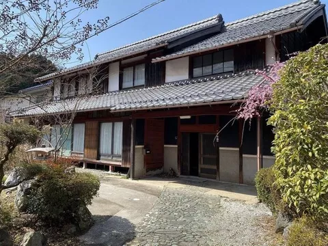 ・7 minutes on foot to the elementary school ・12 minutes on foot to JR Tokaido Main Line Sakaigai Station ・Maibara Interchange…