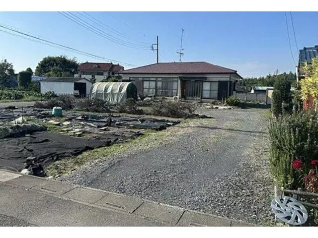 Located on a corner lot facing southeast, with good sunlight and ventilation♪ Surrounded by a peaceful rural landscape♪