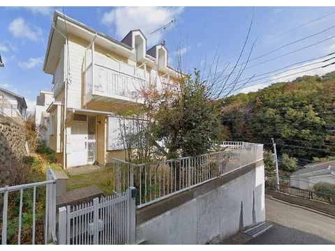 ■Land area: 35.8 tsubo / Southeast corner lot (public road frontage)