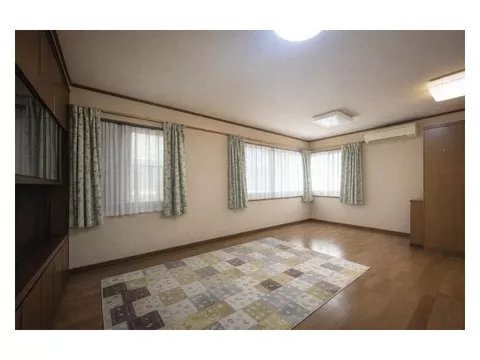 ☆Searching for your ideal home with Hubest Estate☆3LDK with storage in every room, close to the station - Image 3