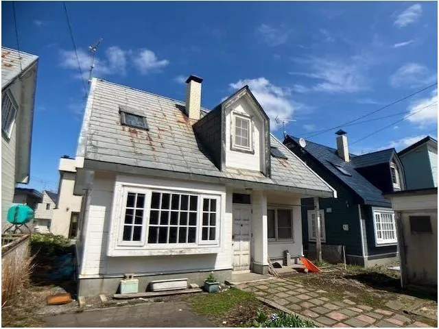 Recommended for renovation materials, close to the sea with a rich surrounding environment, also available for sale as land