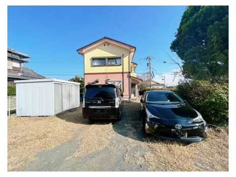 Current sale until April 30 / New seismic standards compliant / Parking for 10 cars available / Garden space available / Arao City