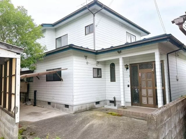 A 2-story house with 6SDK, 230 m (1 minute by car) to National Route 457.