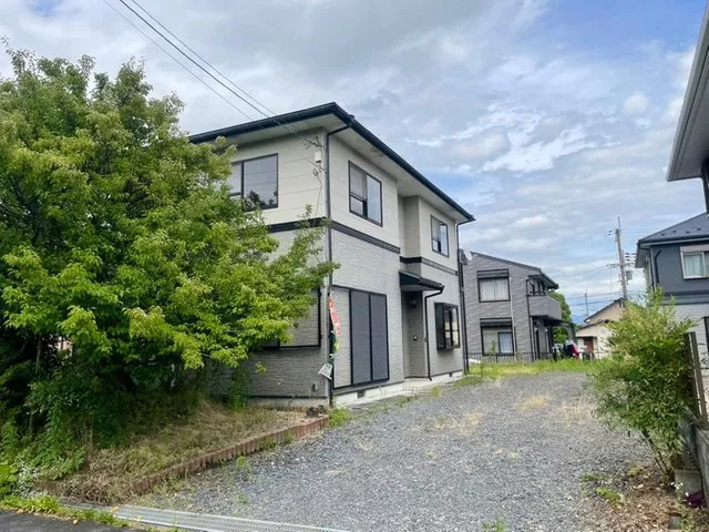 Approximately 91 tsubo of land! A garden with parking for 4 cars and a 4LDK!