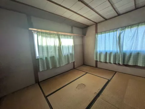 Chofumiyazaki-cho, Shimonoseki-shi (Chofu Sta.) 2F 6LDK

900,000 yen