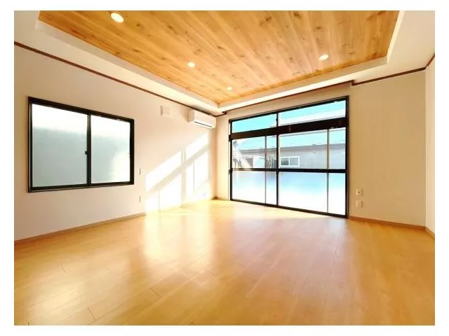 [Open House Held] [Interior and Exterior Renovation Completed] [Living Room Air Conditioner Included] [Move-in Within the Year]