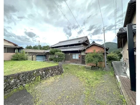 Uchiwa (Kawazoe Station) 3.8 million yen