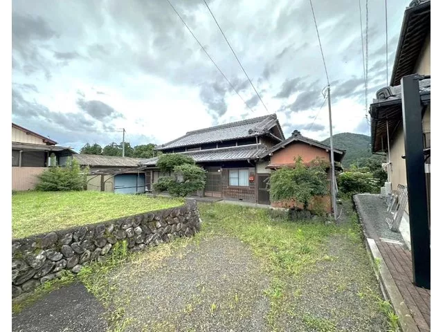 Uchiwa (Kawazoe Station) 3.8 million yen