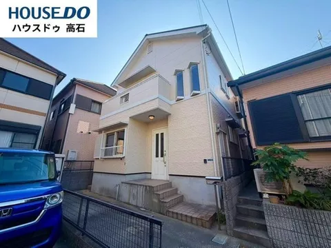 Some renovation history, and the interior is clean and usable. All rooms are over 6 tatami mats. Parking for 1 car available.