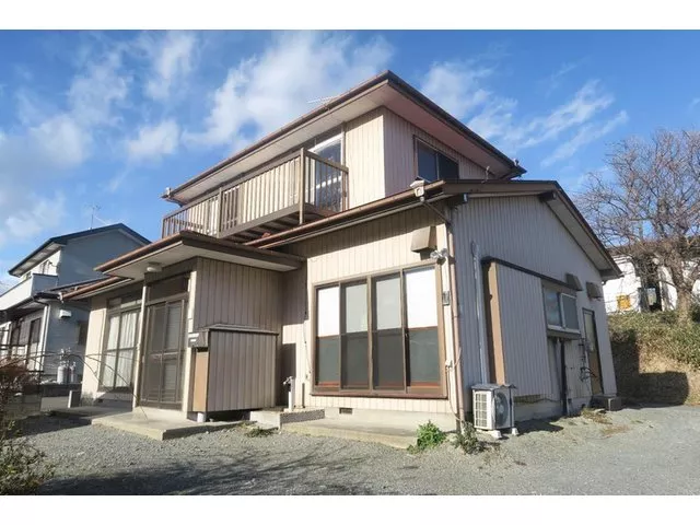 Partially renovated interior (completed in mid-February 2024) South-facing with good sunlight exposure!!