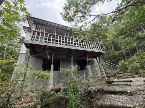 This location is ideal for spending hot summers.