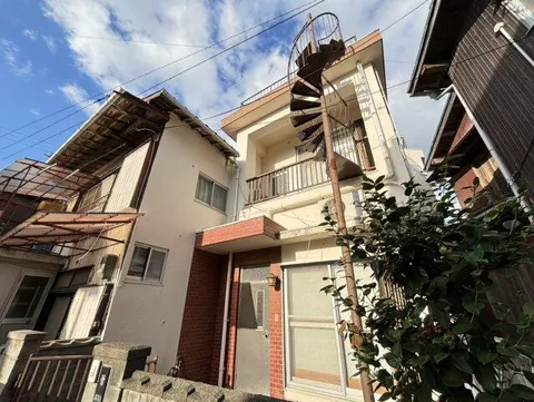Anai, Yawatahama-shi (Yawatahama station) 2F 7K

2.5 million yen
