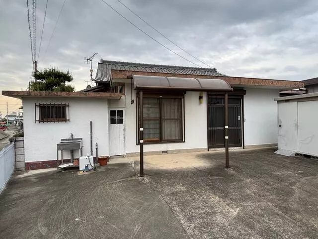 3,900 meters on foot from Fukuen Line "Kinda" Station