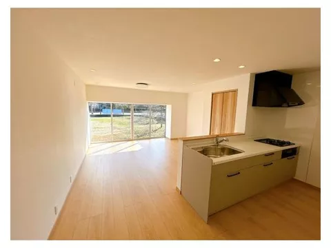 [Open House] Interior renovations in progress / Seismic work / Water facilities replaced / Parking for 3 cars / Front road