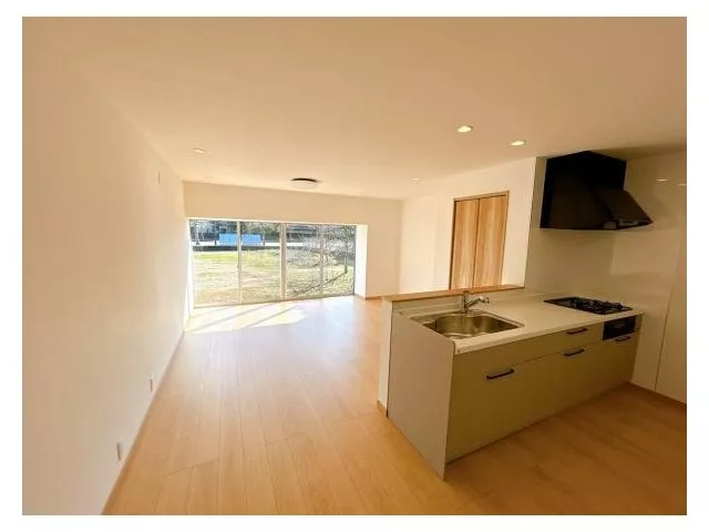 [Open House] Interior renovations in progress / Seismic work / Water facilities replaced / Parking for 3 cars / Front road