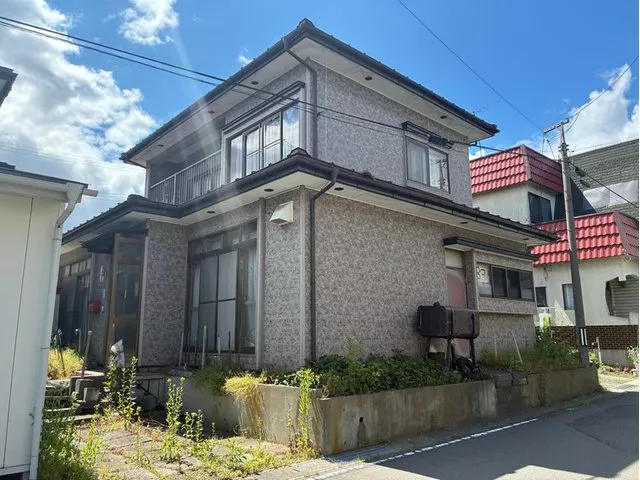 About 3 minutes by car to "Shimoda" Station, about 5 minutes by car to Aeon Mall Shimoda. Comfortable daily living.