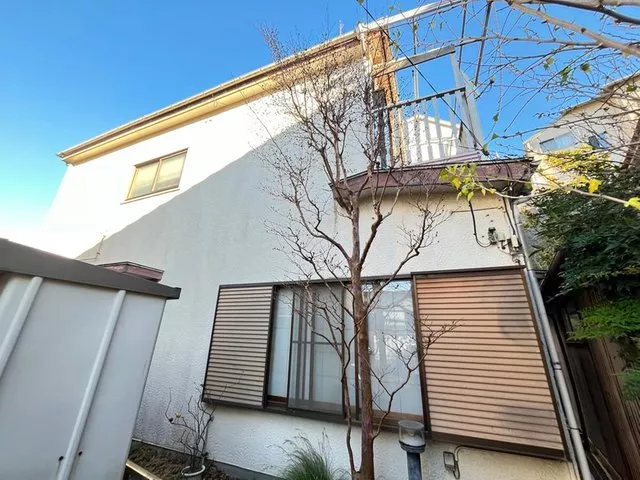 5 minutes on foot from the station; spacious layout. Please come for a viewing.